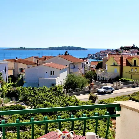 Apartment With A Parking Space - 15499 Primosten