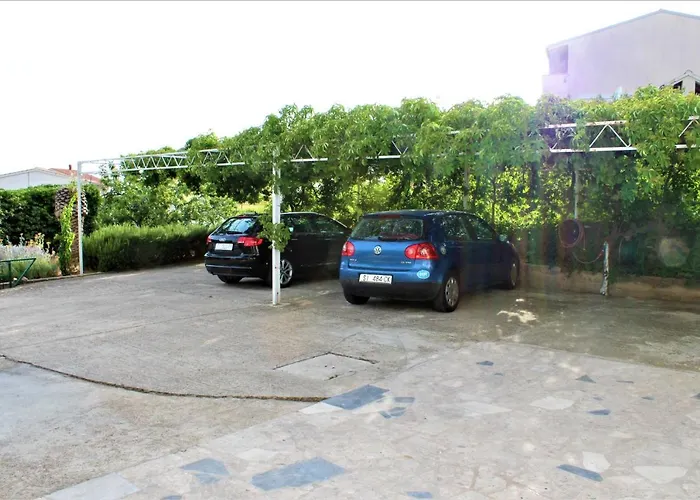 Apartman With Parking Space - 15499 *